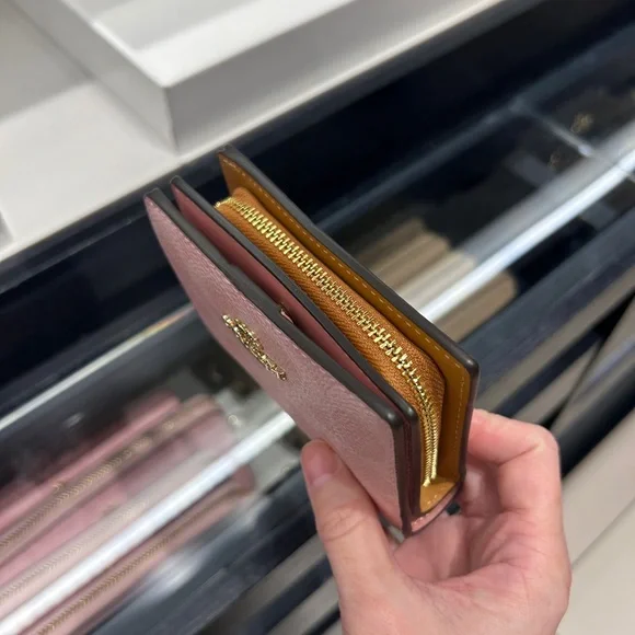 NWT🌸Coach Snap Wallet In Signature Canvas With Flower Charms Powder Pink CEC34 - Picture 4 of 4